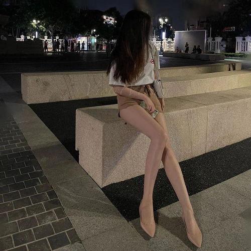 国产美女露脸,镜头下的美丽瞬间  第1张