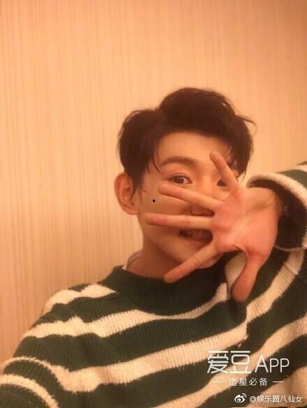 国产夫妻露脸自拍,国产夫妻的自拍风采  第1张